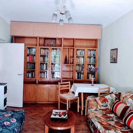 Era Echoes - Preserved Historical Apartment ティラナ エクステリア 写真
