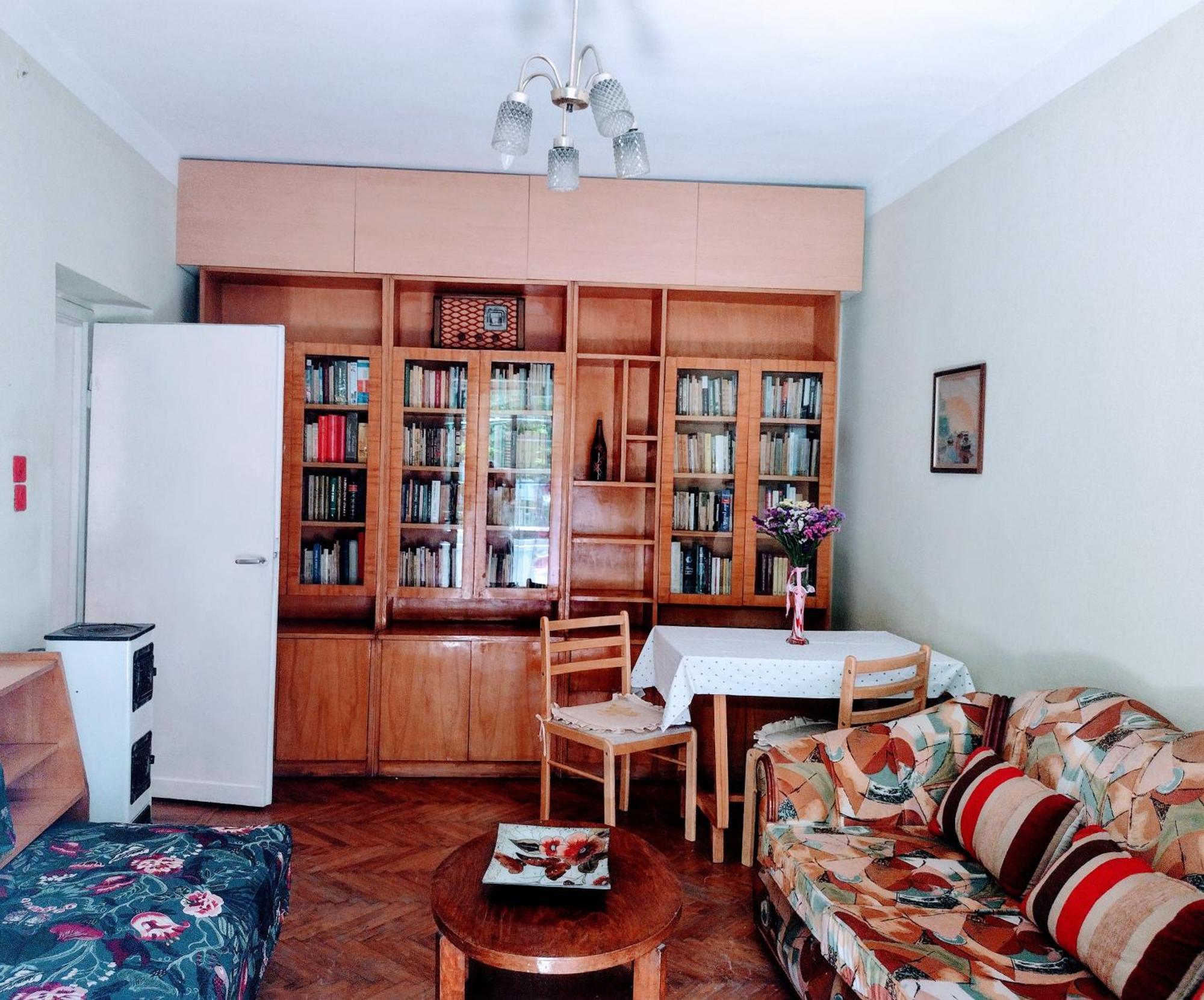 Era Echoes - Preserved Historical Apartment ティラナ エクステリア 写真